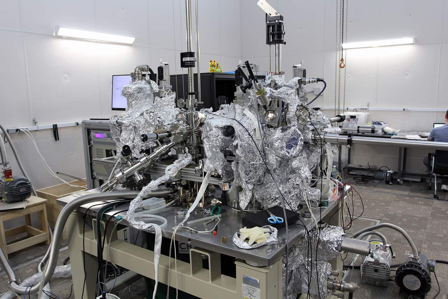 Photo : ESR-STM at QNS in Ewha - front view