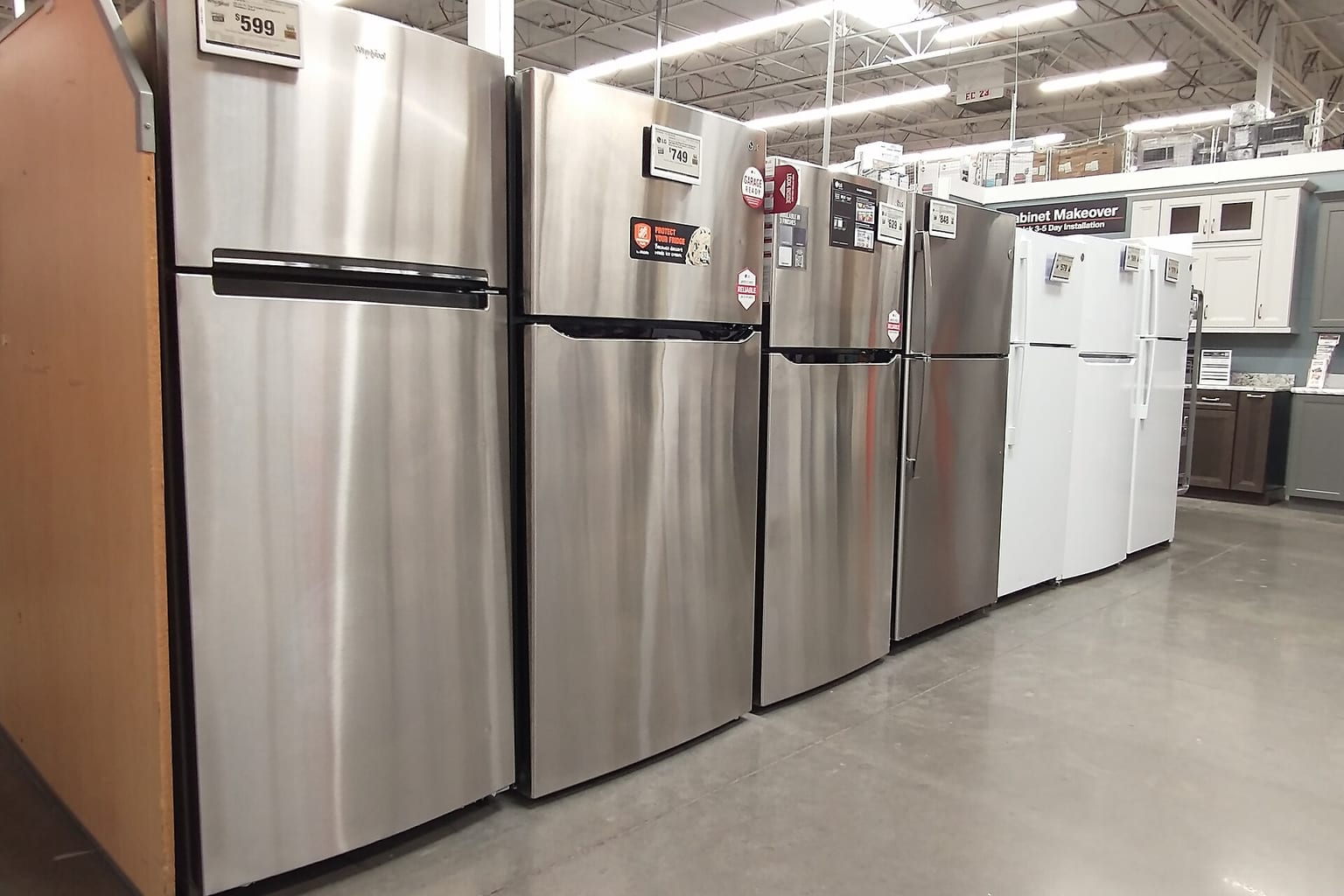 Foto illustrativa: Large Household Appliances in a Home Improvement Store in California, in 2024 (16)