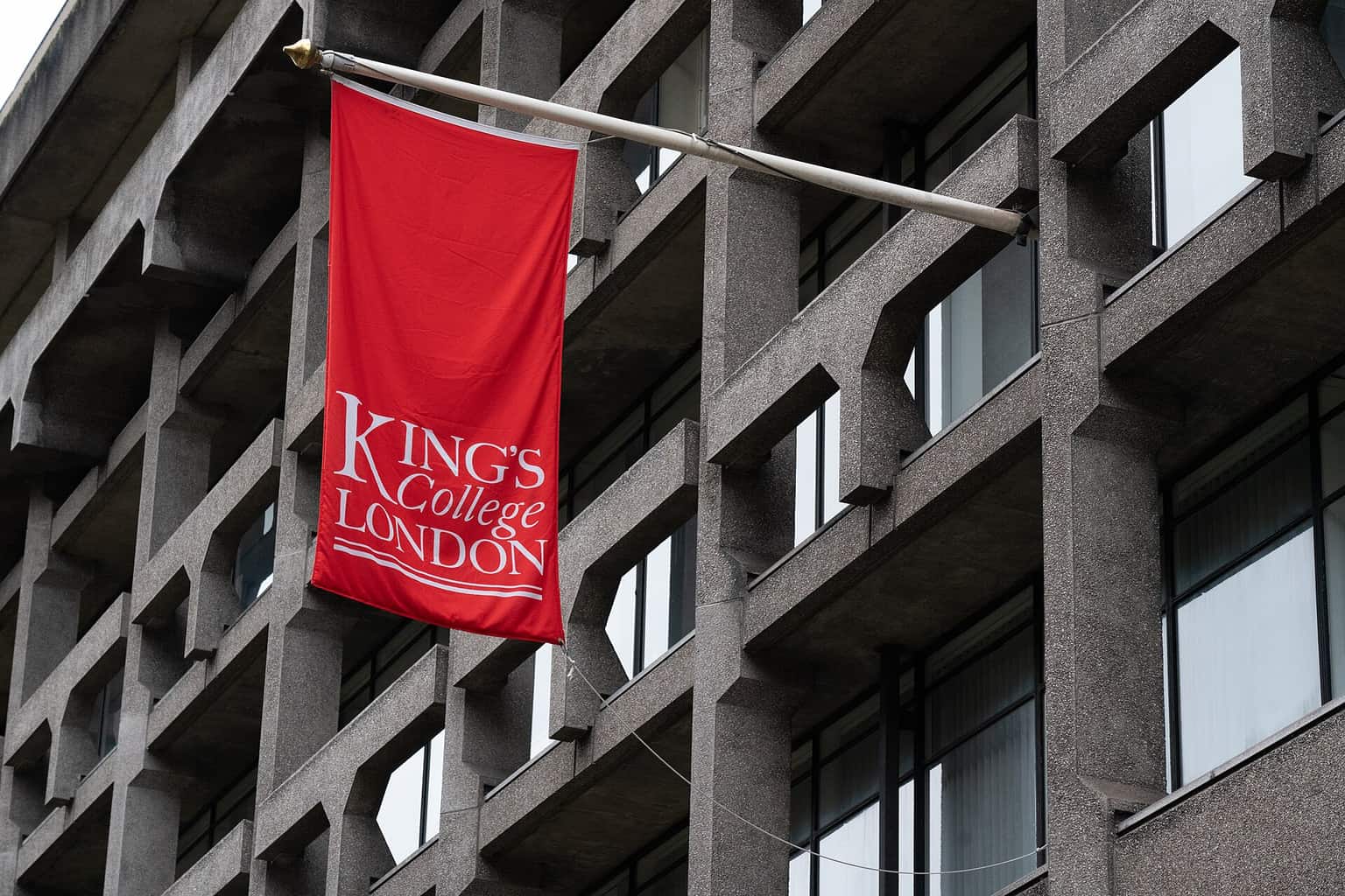 Foto illustrativa: King's College London flag