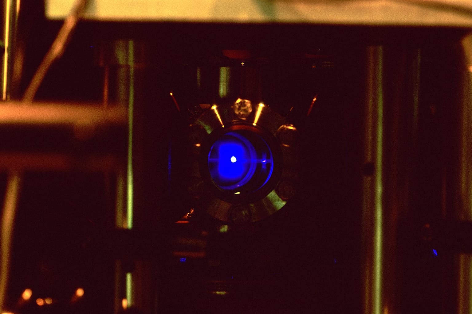 Symbolbild: Strontium Atomic Clock Demonstrates Super-Fine 'Ticks' (5941085880)