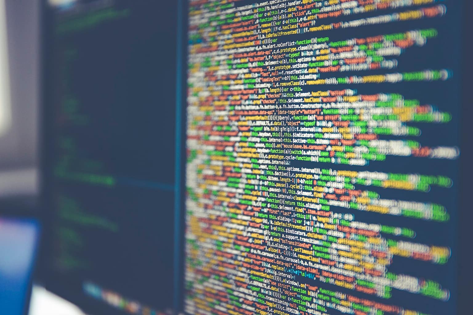 Symbolbild: Code on computer monitor (Unsplash)